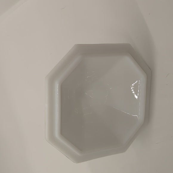 L. E. Smith  Candy Dish Covered Lidded Apothecary Jar 9"  White Milk Glass - Picture 6 of 9